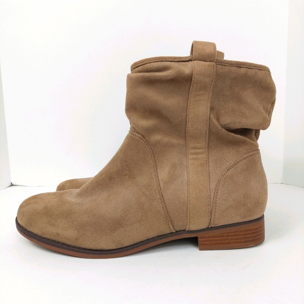 SO TAN SUEDED SLOUCH ANKLE BOOTIES SZ 9 - Picture 1 of 12